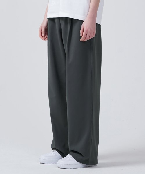 GAKKAI UNIONS One tuck wide sweatpants CHARCOAL