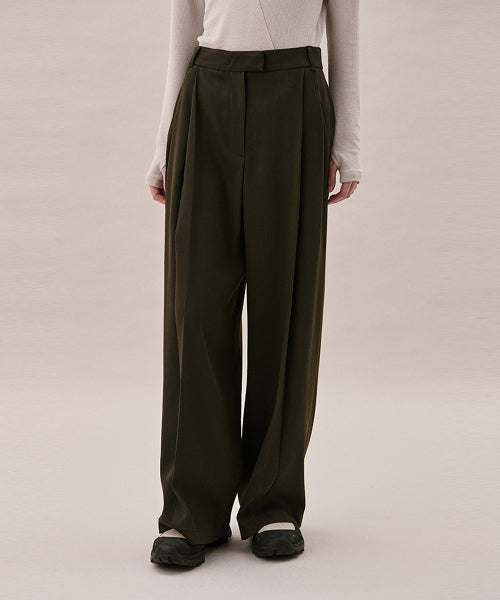 AHWE ITALIAN WOOL BLEND TUCKED PANTS - Dark Kaki